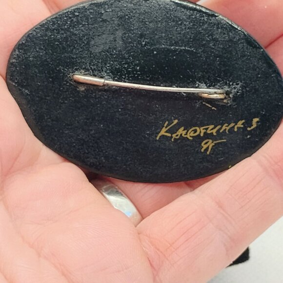 Vtg Russian Hand Painted Winter Village Scene Black Lacquer Art Brooch Pin - Picture 5 of 6